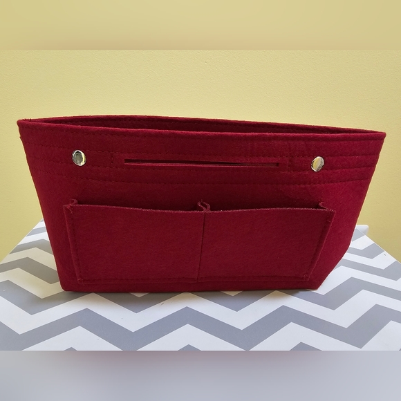 Disney X Coach City Tote Cruella Motif - Picture 9 of 17